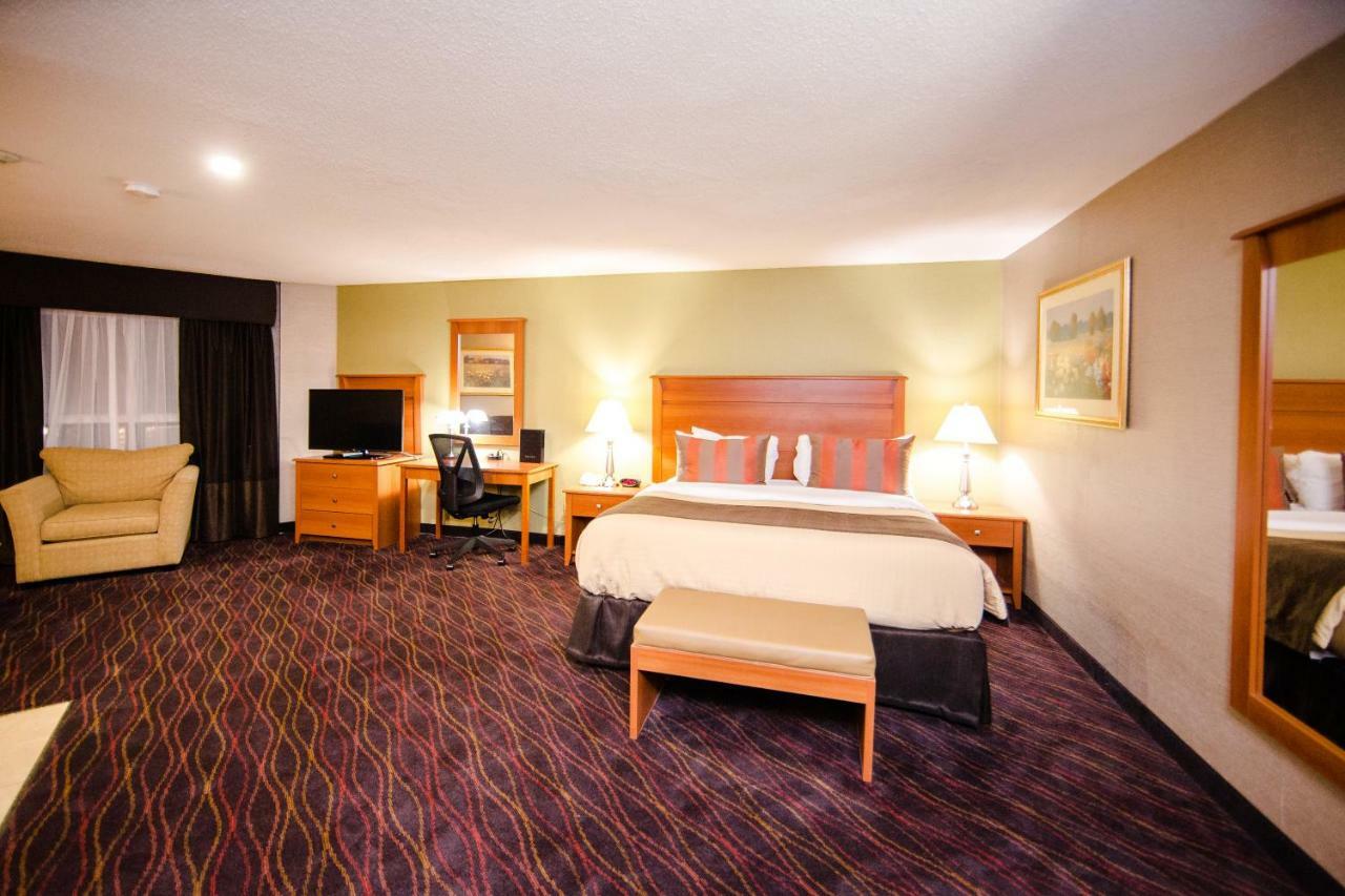 Western Kanata And Conference Centre 3*